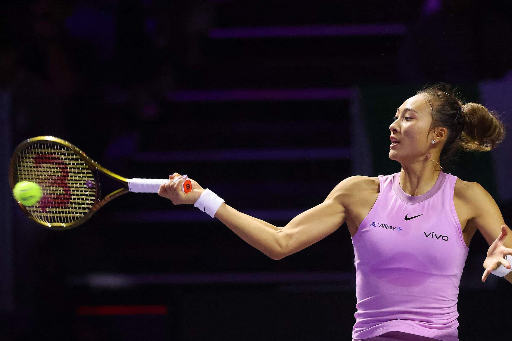 wta总决赛-郑钦文2-0横扫保利尼 首次参赛便晋级四强