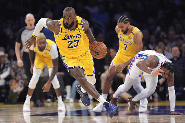 nba | 詹姆斯父子“两极分化” 布朗尼数据全为零